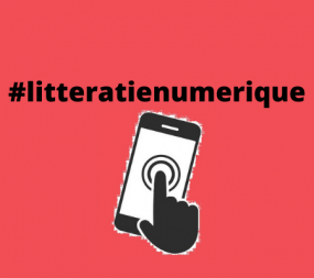 Illustration d'un doigt qui appuie sur l'écran d'un téléphone intelligent. Au-dessus de l'illustration, la mention #litteratienumerique.